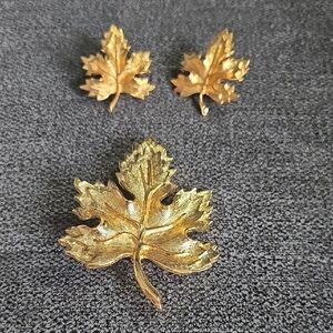 Avon Gold Tone Leaf Brooch and Earring‎ Set